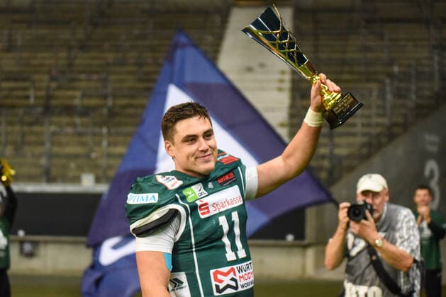 Reilly Hennessey Potsdam Royals vs Schwäbisch Hall Unicorns German Bowl game photos 08 10 2022 Reilly Hennessey 11, quarterback Schwäbisch Hall Unicorns with trophy Potsdam Royals northern champion against Schwäbisch Hall Unicorns southern champion at the ERIMA German Bowl on 08 October 2022 in Frankfurt Main Hesse, Germany at Deutsche Bank Park Frankfurter Waldstadion Final of the German Football League GFL for the title of German Champion in American Football Schwäbisch Hall Unicorns win the German Bowl with 44 27 against Potsdam Royals in front of 9 637 spectators and are German Football Champion