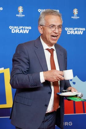 National coach Hansi Flick Germany Germany and Frankfurts mayor Peter Feldmann once again with a faux pas with coffee cup on the red carpet for the draw of the qualifying groups for the European Championship 2024 in the Frankfurt Festhalle 09 10 2022 EURO2024 Qualifying Draw EM 2024 Draw of the qualifying groups, Festhalle Frankfurt