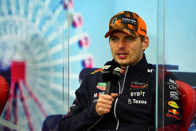 VERSTAPPEN Max (ned), Red Bull Racing RB18, portrait race winner and World Champion in the post race FIA press conference, PK, Pressekonferenz in the post race FIA Press Conference during the Formula 1 Honda Japanese Grand Prix 2022, 18th round of the 2022 FIA Formula One World Championship, WM, Weltmeisterschaft from Octobre 7 to 9, 2022 on the Suzuka International Racing Course, in Suzuka, Mie Prefecture, Japan - F1 - JAPANESE GRAND PRIX 2022 - RACE DPPI Panoramic  JAPAN_SUNDAY_FIA_PRESS_CONF_12