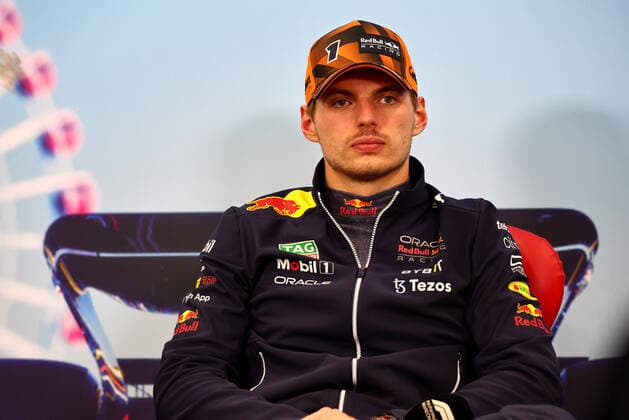 VERSTAPPEN Max (ned), Red Bull Racing RB18, portrait race winner and World Champion in the post race FIA press conference, PK, Pressekonferenz in the post race FIA Press Conference during the Formula 1 Honda Japanese Grand Prix 2022, 18th round of the 2022 FIA Formula One World Championship, WM, Weltmeisterschaft from Octobre 7 to 9, 2022 on the Suzuka International Racing Course, in Suzuka, Mie Prefecture, Japan - F1 - JAPANESE GRAND PRIX 2022 - RACE DPPI Panoramic  JAPAN_SUNDAY_FIA_PRESS_CONF_22