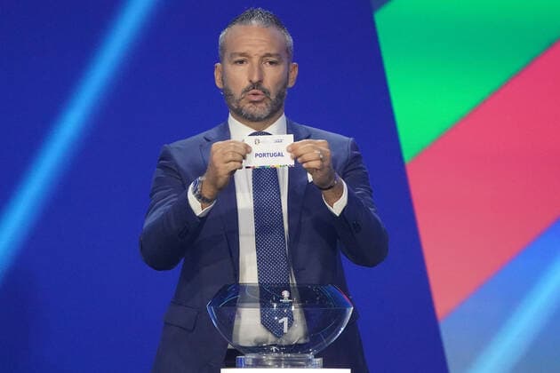 Gianluca Zambrotta Italy draws Portugal from lottery pot 1 at the draw of the qualifying groups for the European Championship 2024 in Frankfurt Festhalle 09 10 2022 EURO2024 Qualifying Draw EM 2024 Draw of the qualifying groups, Festhalle Frankfurt