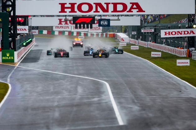 Start, 16 Charles Leclerc MCO, Scuderia Ferrari , 1 Max Verstappen NLD, Oracle Red Bull Racing , F1 Grand Prix of Japan at Suzuka International Racing Course on October 9, 2022 in Suzuka, Japan Photo by HOCH ZWEI Suzuka Japan