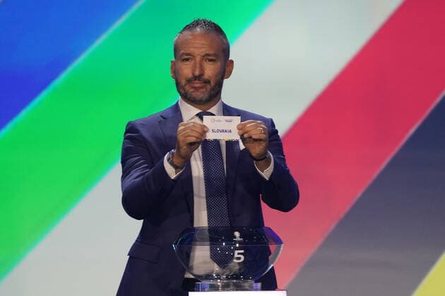 Gianluca Zambrotta Italy draws Slovakia from lottery pot 5 in the draw for the qualifying groups for the 2024 European Championship in Frankfurt Festhalle 09 10 2022 EURO2024 Qualifying Draw EM 2024 Draw of the qualifying groups, Festhalle Frankfurt