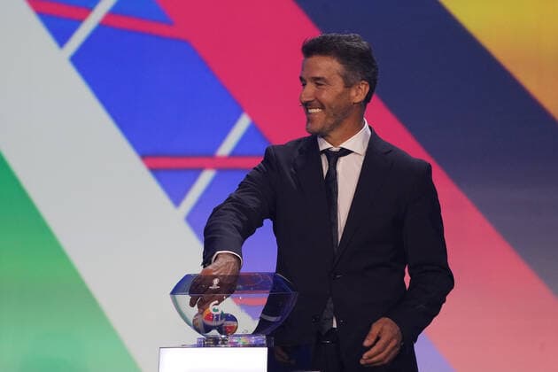 Karl Heinz Riedle Germany draws from the lottery pot 6 at the draw of the qualifying groups for the European Championship 2024 in the Festhalle Frankfurt 09 10 2022 EURO2024 Qualifying Draw EM 2024 Draw of the qualifying groups, Festhalle Frankfurt