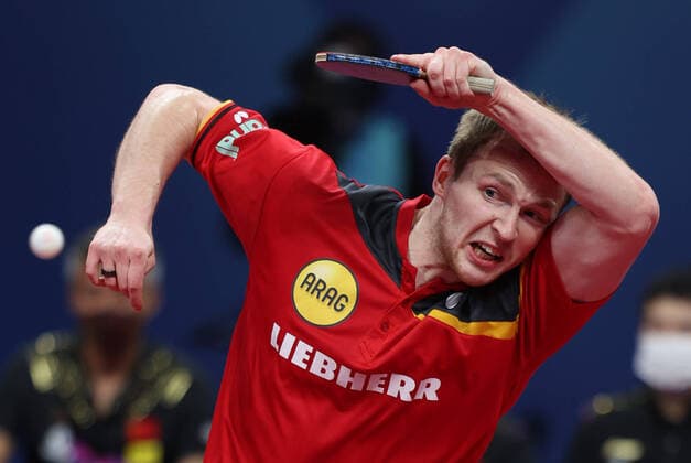 Bilder des Jahres, Sport 10 Oktober Sport Themen der Woche KW40 Sport Bilder des Tages (221009) -- CHENGDU, Oct. 9, 2022 -- Benedikt Duda of Germany hits a return against Fan Zhendong of China during the men s teams final match at the 2022 ITTF World Team Table tennis, Tischtennis Championships Finals in Chengdu, southwest China s Sichuan Province, Oct. 9, 2022. ) (SP)CHINA-CHENGDU-TABLE TENNIS-ITTF WORLD TEAM CHAMPIONSHIPS FINALS-MEN S TEAMS-FINAL (CN) JiangxHongjing 