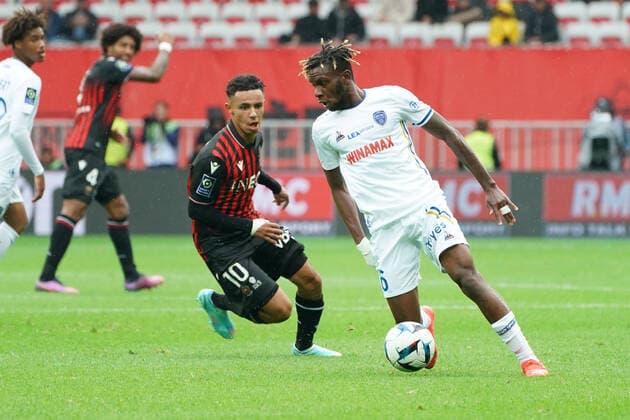 Rominigue N guessan Kouame (Troyes) - Sofiane Diop (OGC Nice) FOOTBALL : OGC Nice vs Troyes - Ligue 1 Uber Eats - Nice - 09 10 2022 NorbertScanella Panoramic 
