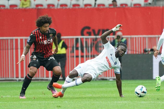 Dante (OGC Nice) - Mama Samba BaldÃ (Troyes) FOOTBALL : OGC Nice vs Troyes - Ligue 1 Uber Eats - Nice - 09 10 2022 NorbertScanella Panoramic 