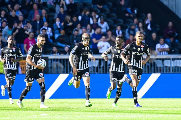 Joie des joueurs d Angers FOOTBALL : Angers vs Strasbourg - Ligue 1 - 09 10 2022 FedericoPestellini Panoramic 