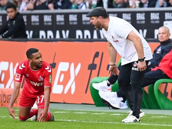 Steffen Baumgart 1 FC Koeln, coach wants the Linton Maina 1 FC Koeln, 37 immediately gets up again and wqird something according to Borussia Moenchengladbach vs 1 FC Koeln, Football, Bundesliga, 9 Spieltag, Saison 2022 2023, 09 10 2022 DFB DFL Regulations prohibit any use of Photographs as image sequences and or quasi video Borussia Moenchengladbach vs 1 FC Koeln, Football, Bundesliga, 9 Spieltag, Saison 2022 2023, 09 10 2022 Moenchengladbach Copyright: xEibner-Pressefoto ThomasxHaeslerx EP_EER