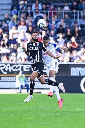 Sofiane BOUFAL ( 7 - Angers ) - DJIKU Alexander ( 24 - Strasbourg ) - FOOTBALL : Angers vs Strasbourg - Ligue 1 - 09 10 2022 FedericoPestellini Panoramic 
