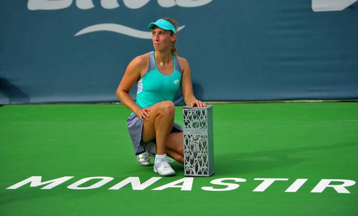 Jasmin Open Tennis Tournament 2022 In Tunisia Elise Mertens of Belgium Pose for a Picture after her vicotry during the Women s Singles Final match at Monastir Stadium during the Jasmin Open Tennis Tournament 2022 in Tunisia on October 09,2022. Monastir Tunisia  Copyright: xYassinexMahjoubx originalFilename:mahjoub-notitle221009_np7Y3.jpg