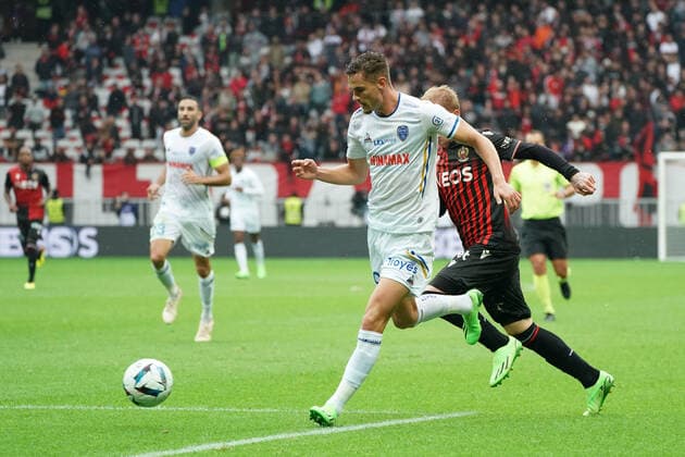 Andrea Bruus (Troyes) - Melvin Bard (OGC Nice) FOOTBALL : OGC Nice vs Troyes - Ligue 1 Uber Eats - Nice - 09 10 2022 NorbertScanella Panoramic 
