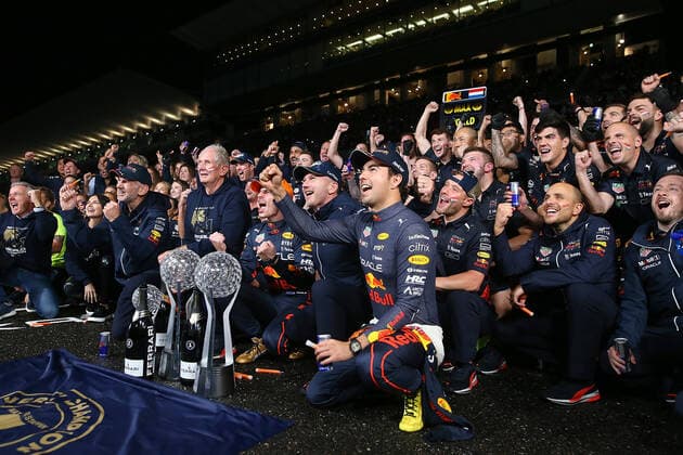 Formula 1 2022 Honda Japanese Grand Prix 09 10 2022, Suzuka International Racing Course, Suzuka, Formula 1 2022 Honda Japanese Grand Prix , pictured The Red Bull Racing team celebrates Max Verstappens world title NEL , Oracle Red Bull Racing nordphotoxGmbHx xBratic nph00250