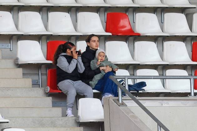 Erfurt , 081022 , Football Regionalliga Nordost FC Rot Weiss Erfurt against Hertha BSC 2 in the picture Louisa El Jindaoui, wife of Nader El Jindaoui Berlin and their common child Imani in the stands