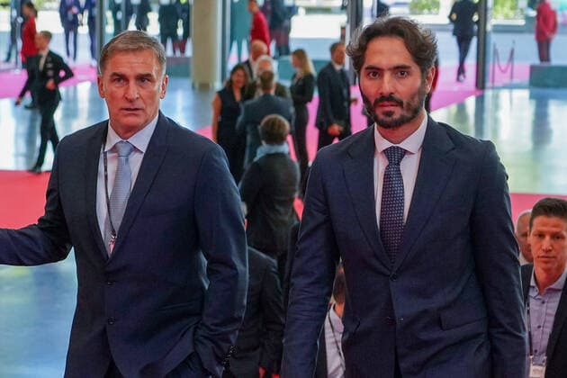 Turkish delegation with national coach Stefan Kuntz 2vr and board member TFF Hamit Altintop r at the draw of the qualifying groups for the European Championship 2024 in the Festhalle Frankfurt 09 10 2022 EURO2024 Qualifying Draw EM 2024 Draw of the qualifying groups, Festhalle Frankfurt