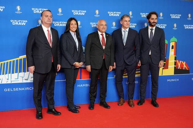 Turkish delegation with national coach Stefan Kuntz 2vr and board member TFF Hamit Altintop r at the draw of the qualifying groups for the European Championship 2024 in the Festhalle Frankfurt 09 10 2022 EURO2024 Qualifying Draw EM 2024 Draw of the qualifying groups, Festhalle Frankfurt