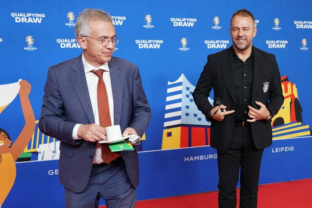 National coach Hansi Flick Germany Germany and Frankfurts mayor Peter Feldmann with coffee cup at the draw of the qualifying groups for the European Championship 2024 in Frankfurts Festhalle 09 10 2022 EURO2024 Qualifying Draw EM 2024 Draw of the qualifying groups, Festhalle Frankfurt