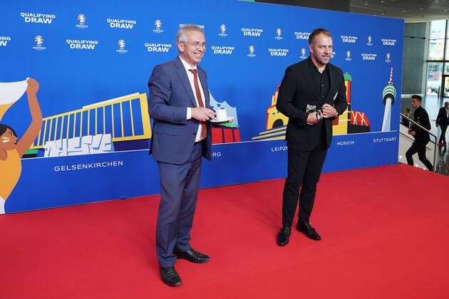 National coach Hansi Flick Germany Germany and Frankfurts mayor Peter Feldmann with coffee cup at the draw of the qualifying groups for the European Championship 2024 in Frankfurts Festhalle 09 10 2022 EURO2024 Qualifying Draw EM 2024 Draw of the qualifying groups, Festhalle Frankfurt