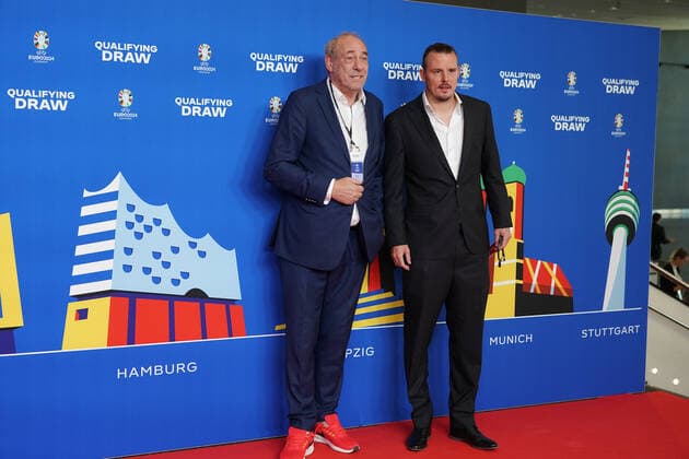 President Peter Fischer and Alex Meier Eintracht Frankfurt at the draw of the qualifying groups for the European Championship 2024 in the Festhalle Frankfurt 09 10 2022 EURO2024 Qualifying Draw EM 2024 Draw of the qualifying groups, Festhalle Frankfurt