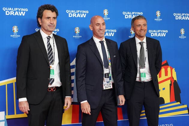 Delegation Spain with national coach Luis Enrique Martinez at the draw of the qualifying groups for the European Championship 2024 in the Festhalle Frankfurt 09 10 2022 EURO2024 Qualifying Draw EM 2024 Draw of the qualifying groups, Festhalle Frankfurt