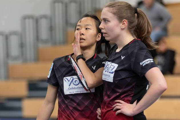 SV Fun Ball Dortelweil TV Refrath, Badminton Bundesliga Iris Wang SV Fun Ball Dortelweil, left with her doubles partner Julie Macpherson SV Fun Ball Dortelweil Badminton Bundesliga match between SV Fun Ball Dortelweil and TV Refrath on 9 October 2022 in Bad Vilbel Dortelweil , Bad Vilbel Hesse Germany Sports Hall of the European School Rhein Main