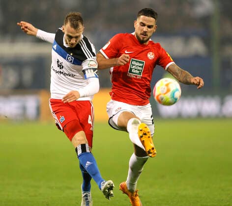 Photo Lex Tyger Lobinger 1 FCK , right straddles Sebastian Schonlau , left Football 2 Liga on Sat 08 10 2022 Hamburger SV 1 FC Kaiserslautern 1 1
