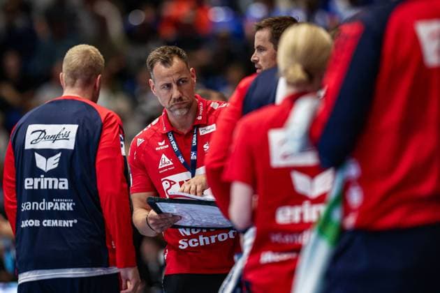 Handball I Men I Season 2022 2023 I LIQUI MOLY Handball Bundesliga I 7 Matchday I TBV Lemgo Lippe SG Flensburg Handewitt I 09 10 2022 Head coach Maik Machulla SG Flensburg Handewitt during a time out Lemgo Phoenix Contact Arena Nordrhein Westfalen Germany Copyright: xLobecax xIngridxAnderson-Jensenx