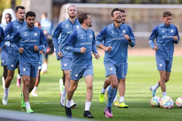 Sport Themen der Woche KW41 11.10.2022, Fussball, Saison 2022 2023, 1. Bundesliga, Training VfL Bochum, v. l. Erhan Masovic (VfL Bochum 1848), Gerrit Holtmann (VfL Bochum 1848), Philipp Hofmann (VfL Bochum 1848), Simon Zoller (VfL Bochum 1848), Anthony Losilla (VfL Bochum 1848) Foto: Dennis Ewert RHR-FOTO xRHR-FOTO DEx *** 11 10 2022, football, season 2022 2023, 1 Bundesliga, training VfL Bochum, f l Erhan Masovic VfL Bochum 1848 , Gerrit Holtmann VfL Bochum 1848 , Philipp Hofmann VfL Bochum 1848 , Simon Zoller VfL Bochum 1848 , Anthony Losilla VfL Bochum 1848 Photo Dennis Ewert RHR PHOTO xRHR PHOTO ENx