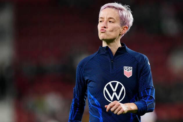 United States v Spain - International Friendly, Länderspiel, Nationalmannschaft Megan Rapinoe of USA and OL Reign gestures during the Women s International Friendly match between Spain and USA at El Sadar Stadium on October 11, 2022 in Pamplona, Spain. Pamplona Navarra Spain  Copyright: xJosexBretonx originalFilename:breton-unitedst221011_npOwS.jpg
