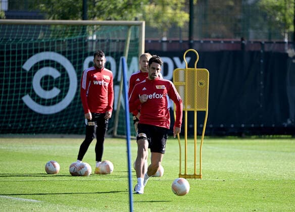 Football, men, season 2022 2023, Europa League, 1 FC Union Berlin, final training before the Europa League match 1 FC Union Berlin Malmö FF, in the picture Rani Khedira in front, 1 FC Union Berlin , rear v l Levin Öztunali 1 FC Union Berlin , Tymoteusz Puchacz 1 FC Union , 12 10 2022, Copyright: xMatthiasxKochx