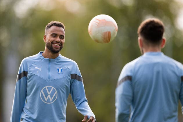 221012 Isaac Kiese Thelin during a training session with Malmö FF on October 12, 2022 in Malmö Photo Petter Arvidson BILDBYRAN code PA PA0413 football football soccer fotball uefa europa league training practice training malmö ff bbeng,  Copyright: PETTERxARVIDSON BB221012PA016