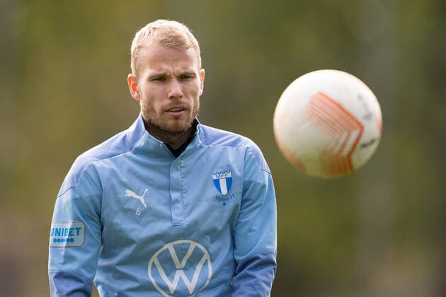 221012 Oscar Lewicki during a training session with Malmö FF on October 12, 2022 in Malmö Photo Petter Arvidson BILDBYRAN code PA PA0413 football football soccer fotball uefa europa league training practice training malmö ff bbeng,  Copyright: PETTERxARVIDSON BB221012PA024