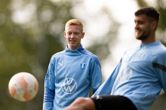 221012 Hugo Larsson during a training session with Malmö FF on October 12, 2022 in Malmö Photo Petter Arvidson BILDBYRAN code PA PA0413 football football soccer fotball uefa europa league training practice training malmö ff bbeng,  Copyright: PETTERxARVIDSON BB221012PA031