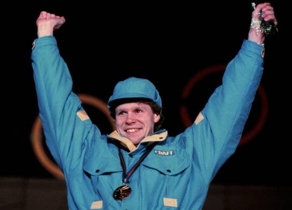 ARKIV 1988 Tomas Gustafson med OS-guldmedaljen pa 5000 m skridsko i vinter OS i Calgary. Tomas vann sammanlagt tre OS-guld, ett i Sarajevo 1984 och tva i Calgary. CALGARY CANADA PB-KOD: 1001 x1001x *** ARCHIVE 1988 Tomas Gustafson with the Olympic gold medal in 5000 m speed skating this winter Olympics in Calgary Tomas won a total of three Olympic golds, one in Sarajevo in 1984 and two in Calgary CALGARY CANADA PB CODE 1001 x1001x  Copyright: xJANxCOLLSIÖÖx VINTER-OS 1988 SKRIDSKO GUSTAFSON