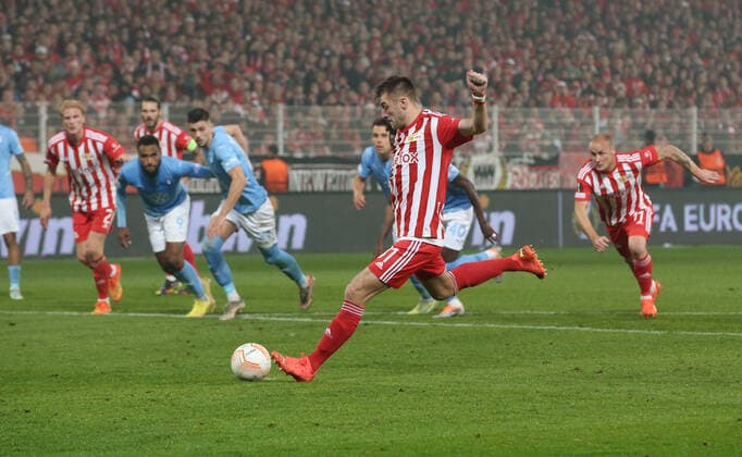 Robin Knoche penalty kick kicking to 1 0 Sport Football Soccer UEL UEFA Europa League Men season 2022 2023 13 10 2022 1 FC Union Berlin FCU vs Malmö FF DFL regulations prohibit any use of photographs as image sequences and or quasi video