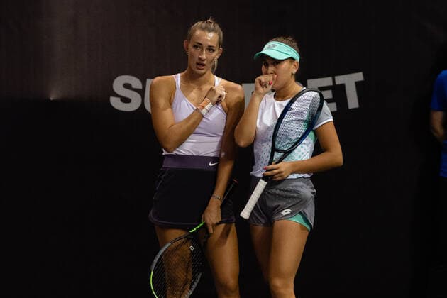 Transylvania Open: WTA, Tennis Damen 250 Tennis Damen Tournament in Cluj-Napoca, BT Arena, 8-16 October 2022 Doubles day 6: Kamilla Rakhimova(R) and Yana Sizikova, during WTA 250 Transylvania Open, held in BT Arena, Cluj Napoca 8-16 October 2022 Medias Sibiu Copyright: xANCAxTEPEIx