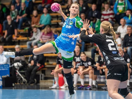 Bilder des Jahres, Sport 10 Oktober Sport Themen der Woche KW41 Sport Bilder des Tages Paulina Uscinowicz (Frisch Auf Frauen, 78) wirft aus dem Rueckraum, Frisch Auf Goeppingen vs. BSV Sachsen-Zwickau, Handball, Frauen, DHB-Pokal, 14.10.2022 EIBNER Michael Schmidt Frisch Auf Goeppingen vs. BSV Sachsen-Zwickau, Handball, Frauen, DHB-Pokal, 14.10.2022 Goeppingen *** Paulina Uscinowicz Frisch Auf women, 78 throws from the back, Frisch Auf Goeppingen vs BSV Sachsen Zwickau, handball, women, DHB Cup, 14 10 2022 EIBNER Michael Schmidt Frisch Auf Goeppingen vs BSV Sachsen Zwickau, handball, women, DHB Cup, 14 10 2022 Goeppingen Copyright: xEIBNER MichaelxSchmidtx EP_MST