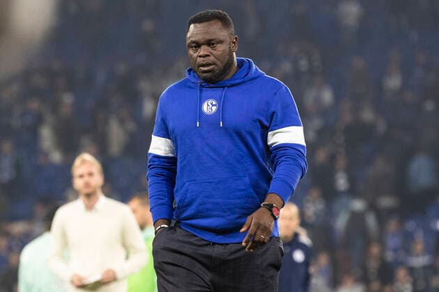 Soccer 1 Bundesliga, season 2022 2023, 10 match day, FC Schalke 04 TSG 1899 Hoffenheim on 14 10 2022 in Gelsenkirchen North Rhine Westphalia Schalkes Gerald Asamoah head licensed player leaves the field IMPORTANT NOTE According to the requirements of the DFL German Football League and the DFB German Football Association is prohibited in the stadium and or from the game made photographs in the form of sequence pictures and or video-like photo series to exploit or to let exploited Copyright: xKirchner MarcoxSteinbrennerx