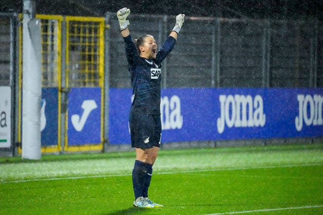 Martina Tufekovic (Torwart, Torhüterin, TSG, 1) Spielerin der TSG 1899 Hoffenheim, Jubel nach dem Schlusspfiff, Sieg, Sieger, Gewinner, jubelt, jubeln, Freude, optimistisch, Highlight, Action, Aktion, 14.10.2022, Sinsheim (Hoffenheim) (Deutschland), Fussball, Flyeralarm Frauen-Bundesliga, TSG 1899 Hoffenheim - SC Freiburg, 14.10.2022, Sinsheim (Hoffenheim) (Deutschland), Fussball, Flyeralarm Frauen-Bundesliga, TSG 1899 Hoffenheim - SC Freiburg, DFB DFL REGULATIONS PROHIBIT ANY USE OF PHOTOGRAPHS AS IMAGE SEQUENCES AND OR QUASI-VIDEO. *** Martina Tufekovic goalkeeper, goalkeeper, TSG, 1 player of TSG 1899 Hoffenheim, cheering after the final whistle, victory, winner, cheers, joy, optimistic, highlight, action, action, 14 10 2022, Sinsheim Hoffenheim Germany , football, Flyeralarm Frauen Bundesliga, TSG 1899 Hoffenheim SC Freiburg, 14 10 2022, Sinsheim Hoffenheim Germany , Football, Flyeralarm Frauen Bundesliga, TSG 1899 Hoffenheim SC Freiburg, DFB DFL REGULATES PROHIBIT ANY USE OF PHOTOGRAPHS AS IMAGE SEQUENCES AND OR QUASI VIDEO xozx