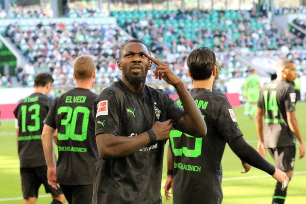 Sport Themen der Woche KW41 Sport Bilder des Tages 15.10.2022, Wolfsburg, GER, Fussball, Herren, BL, Saison 2022 2023, Borussia Moenchengladbach BL VfL Wolfsburg vs. Bor. Mönchengladbach Marcus Thuram (Gladbach) Jubel Freude Emotion Torjubel Torschuetze Torschütze Wolfsburg Niedersachsen Deutschland *** 15 10 2022, Wolfsburg, GER, football, men, BL, season 2022 2023, Borussia Moenchengladbach BL VfL Wolfsburg vs Bor Mönchengladbach Marcus Thuram Gladbach Jubel Freude Emotion Torjubel Torschuetze Torschütze Wolfsburg Niedersachsen Germany