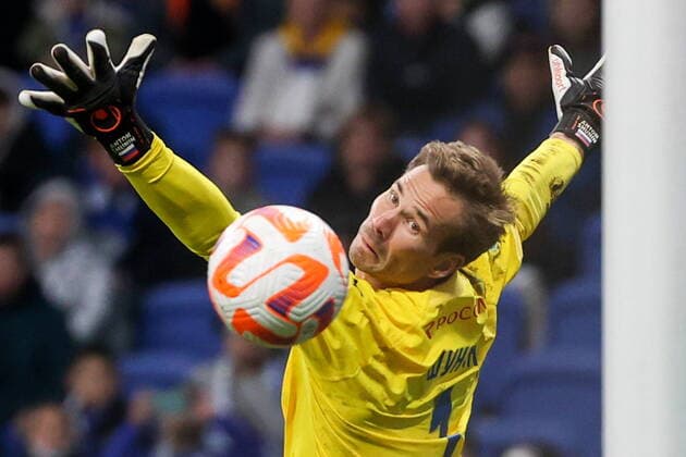 Bilder des Jahres, Sport 10 Oktober Sport Themen der Woche KW41 Sport Bilder des Tages Russia. Moscow. OCTOBER 15, 2022. FC Dynamo Moscow s goalkeeper Anton Shunin concedes a goal in the 2022 2023 Russian Premier League Round 13 football match between FC Dynamo Moscow and FC Orenburg at VTB Arena - Dynamo Central Stadium. Anton Novoderezhkin TASS  55365349