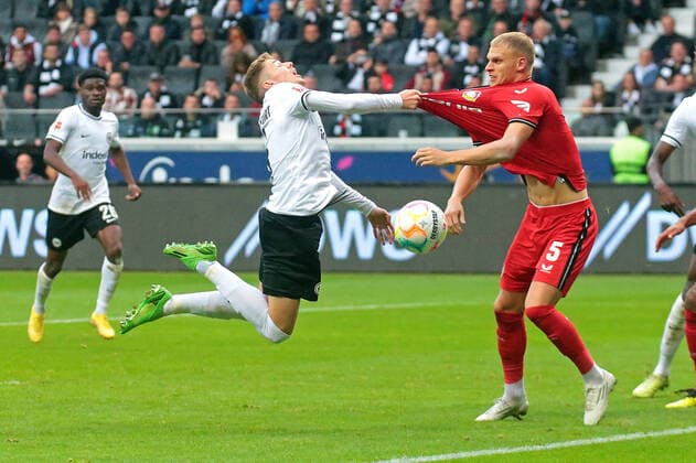 Sport Themen der Woche KW41 15.10.2022, xovx, Fußball Bundesliga, Eintracht Frankfurt - Bayer 04 Leverkusen v.l. Kristijan Jakic (Eintracht Frankfurt), Mitchel Bakker (Bayer 04 Leverkusen) (DFL DFB REGULATIONS PROHIBIT ANY USE OF PHOTOGRAPHS as IMAGE SEQUENCES and or QUASI-VIDEO) emspor Frankfurt *** 15 10 2022, xovx, soccer Bundesliga, Eintracht Frankfurt Bayer 04 Leverkusen v l Kristijan Jakic Eintracht Frankfurt , Mitchel Bakker Bayer 04 Leverkusen DFL DFB REGULATES PROHIBIT ANY USE OF PHOTOGRAPHS as IMAGE SEQUENCES and or QUASI VIDEO emspor Frankfurt