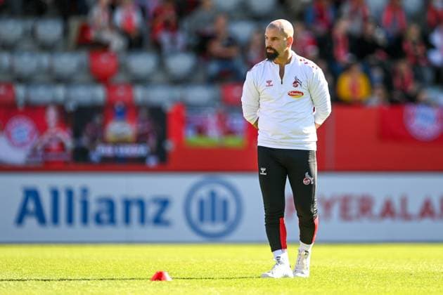 Coach Sascha Glass Cologne cut-out, full body, single image, action, 16 10 2022, Munich Germany , Football, Flyeralarm Frauen Bundesliga, FC Bayern München 1 FC Köln, DFB DFL REGULATIONS PROHIBIT ANY USE OF PHOTOGRAPHS AS IMAGE SEQUENCES AND OR QUASI VIDEO xslx