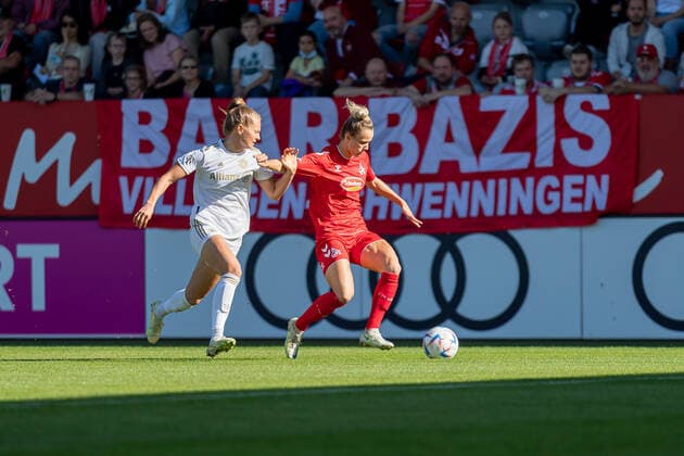Maximiliane Rall FC Bayern Muenchen Frauen, 8 tracks Jana Beuschlein 1 FC Koeln, 23 FC Bayern Muenchen Frauen vs 1 FC Koeln, Football, Womens Bundesliga, Matchday 4, Season 2022 2023, 16 10 2022 DFL DFB REGULATES PROHIBIT ANY USE OF PHOTOGRAPHS as IMAGE SEQUENCES and or QUASI VIDEO FC Bayern Muenchen Women vs 1 FC Koeln, Football, Womens Bundesliga, 4 Matchday, Season 2022 2023, 16 10 2022 Muenchen Copyright: xEibner-Pressefoto HeikexFeinerx EP_HFR