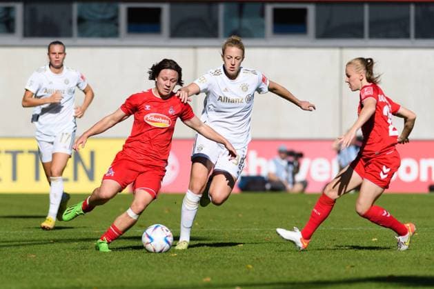 Alicia-Sophie Gudorf (12 1. FC Koeln), Carolin Simon (30 FC Bayern Munich) and Laura Donhauser (25 1. FC Koeln) during the Flyeralarm Frauen Bundesliga match between FC Bayern Munich and 1. FC Koeln at FC Bayern Campus, Munich. (Sven Beyrich SPP) Copyright: xSvenxBeyrich SPPx spp-en-SvBe-20221016-ND5_4148