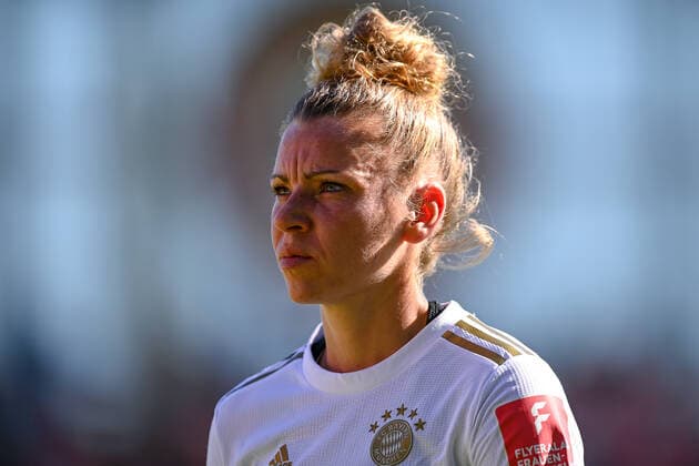 Linda Dallmann FC Bayern Munich, FCB, 10 single image, action, action portrait, portrait, 16 10 2022, Munich Germany , Football, Flyeralarm Frauen Bundesliga, FC Bayern Munich 1 FC Köln, DFB DFL REGULATIONS PROHIBIT ANY USE OF PHOTOGRAPHS AS IMAGE SEQUENCES AND OR QUASI VIDEO xslx