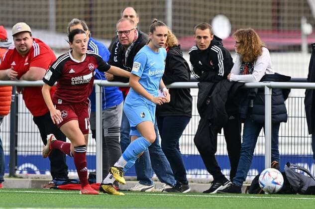 16 10 2022 Football Season 2022 2023 2 Women Football 2 Bundesliga 5 Matchday 1 FC Nürnberg FCN Club SC Freiburg II Lara Felix 13, 1 FC Nürnberg FCN Alina Axtmann 19, SC Freiburg II , right