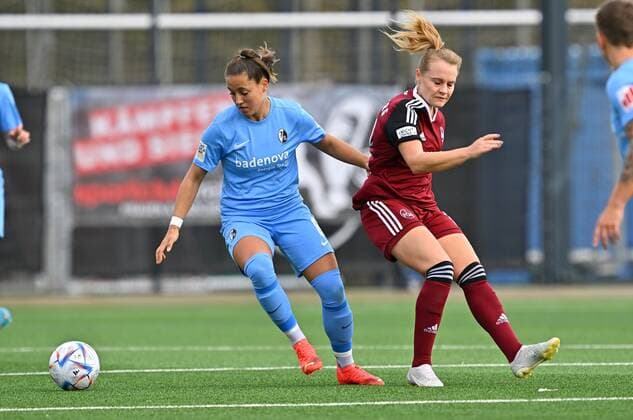 16 10 2022 Football Season 2022 2023 2 Women Football 2 Bundesliga 5 Matchday 1 FC Nürnberg FCN Club SC Freiburg II Selina Vobian 8, SC Freiburg II Kerstin Bogenschütz Bogenschuetz 8, 1 FC Nürnberg FCN