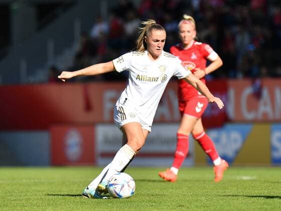 Georgia Stanway 31 FC Bayern in action at Flyeralarm womens Bundesliga match FC Bayern München 1 FC Köln n on 16 10 2022 Munich Bayern Campus Bayern Germany