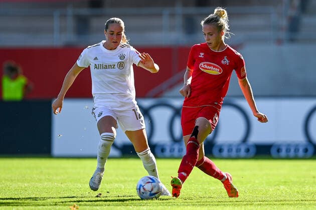 v li Sydney Lohmann FC Bayern Munich, FCB, 12 Celina Degen Cologne, 5 in duel, duel, tackle, dynamic, action, action, 16 10 2022, Munich Germany , Football, Flyeralarm Frauen Bundesliga, FC Bayern Munich 1 FC Cologne, DFB DFL REGULATIONS PROHIBIT ANY USE OF PHOTOGRAPHS AS IMAGE SEQUENCES AND OR QUASI VIDEO xslx